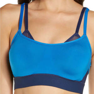 Soutien-gorge de sport pour femme avec tissu respirant, logo frontal, maintien léger et options personnalisables - Vêtements de fitness de haute qualité - Product Image 1