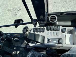 Cargadora de Ruedas Kubota R640 2024 con Accesorios de Mini Volquete, Capacidad de Carga de 4-10 Toneladas, Tracción por Orugas, Nueva Condición para Industrias Agrícolas - Product Image 6