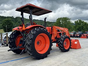 Nuevo Kubota M7060 con cargador en venta, disponible ahora. Tractor agrícola de alta resistencia premium con motor potente. - Product Image 5