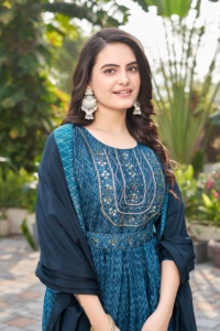 Vestido Anarkali de seda Chinon de último diseñador por Fab Zone - Product Image 2