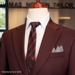 Traje de Dos Piezas a Medida para Hombre en Color Borgoña con Chaqueta y Pantalones de la Colección Natural Color, Hecho en Vietnam. - Product Image 2