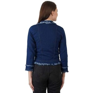 Chaqueta vaquera personalizable elegante para mujer con logotipo personalizado Adorno de piel acogedor Aspecto desgastado para ropa de invierno - Product Image 3