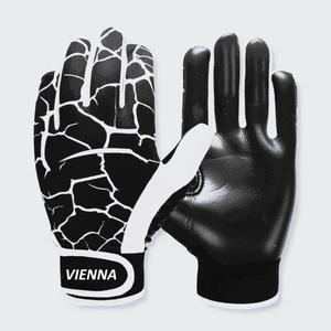 Gants de football gaélique GAA de haute qualité, antidérapants, légers, avec sangle de poignet réglable, en latex allemand, personnalisés et premium - Product Image 5
