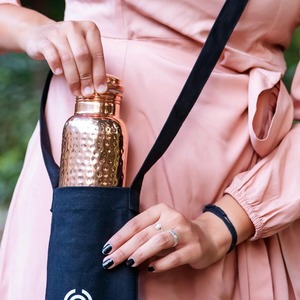 Bouteille de voyage réutilisable écologique en cuivre poli artisanal, étanche - Cadeau idéal par Crescent Crafts - Product Image 3