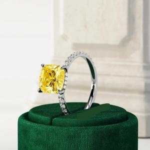 Cojín de 2 quilates Anillo de compromiso de diamante CVD amarillo elegante de 18 quilates Halo oculto y pavimenta el anillo de diamante cultivado en laboratorio intenso amarillo - Product Image 2