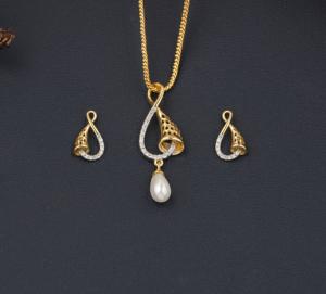 Venta al por mayor Premium 14K Gold Plated Pendant Características Auténtica Artesanía Superior Polaco Lujoso Diseño Estética - Product Image 1