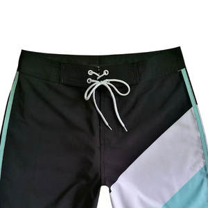 Pantalones cortos transpirables para hombre con bolsillo, pantalones cortos de baloncesto atléticos de verano para hombre, pantalones cortos sublimados con diseño y logotipo personalizado - Product Image 2