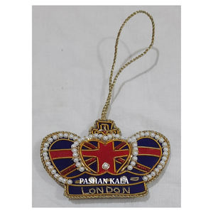 งานปักซารีสีทองทำมือสวยงามพร้อมงานปักลูกปัดที่ไม่ซ้ำใครในลอนดอนโมเดลมงกุฎออกแบบเครื่องประดับตกแต่งแขวน - Product Image 1