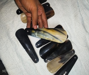 Zapato de cuerno hecho a mano Cuerno de búfalo Mini zapato cuerno para hombres Mujeres Personas mayores Embarazo Ancianos Dolor de espalda Niños Hecho EN LA India por GM imp - Product Image 5