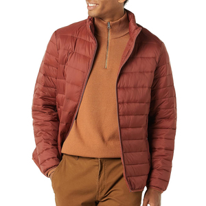 Veste matelassée légère et pliable pour homme avec fermeture éclair intégrale et col montant en rouge rouille pour l'automne et l'hiver - Product Image 2