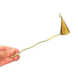 Éteignoir de bougie en métal élégant pour accessoires de maison de luxe cérémonies de mariage événements et décor spirituel - Product Image 1