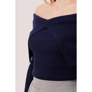 Pull en tricot bleu marine à col en V pour femmes, vente en gros - Product Image 4