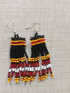 Pendientes colgantes con cuentas de semillas de aleación hechos a mano hechos a medida, ligeros y coloridos para agregar un toque elegante y juguetón a cualquier fiesta de atuendo - Product Image 4
