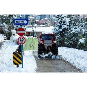 Déneigeuse multifonctionnelle robuste à moteur Euro 1 pour tracteurs, idéale pour routes et fermes - Product Image 4