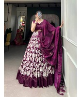 LehengaCholi pour les femmes en rouge avec la conception de travail lourd miroir Vente en gros à bas prix