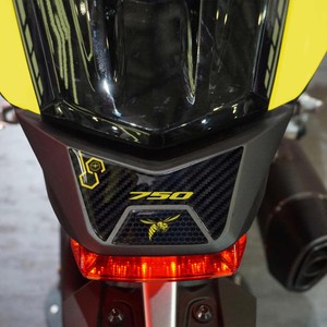 Adesivo in Resina 3D su Misura per Protezione Coda Moto, Decorazione Logo Impermeabile Compatibile con Honda Hornet 2023-2024 - Product Image 1