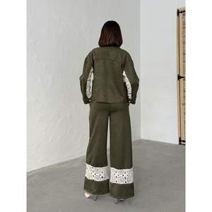 กางเกงขากว้างสำหรับผู้หญิงพร้อมดีเทลลูกไม้สุดหรู - Product Image 2