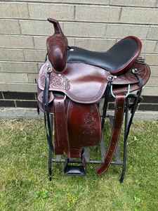 Excellent Barrel Trail Western Horse Saddle Cuir de qualité avec arbre de selle floral en fibre de verre usiné à la main - Product Image 6