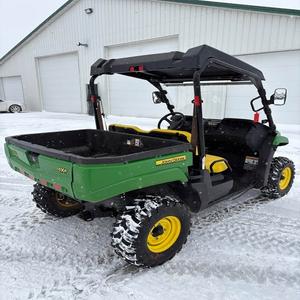 Véhicule utilitaire John Deere Gator XUV560 de qualité supérieure, idéal pour l'agriculture, l'aménagement paysager et les chantiers, offrant des performances robustes. - Product Image 6