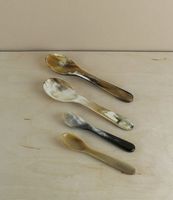 Ensemble de couverts durables faits à la main de qualité supérieure avec une longue poignée, cuillère et fourchette en corne polie, non toxique, écologique pour la salle à manger et les cadeaux