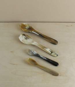 Ensemble de couverts durables faits à la main de qualité supérieure avec une longue poignée, cuillère et fourchette en corne polie, non toxique, écologique pour la salle à manger et les cadeaux - Product Image 4