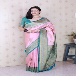 Sari de Seda Suave VASTRA COTTAGE, Diseño de Pavo Real, Meenakari, Tejido Enriquecido, Pallu con Contraste, Borde Meenakari con Zari, con Blusa en Contraste - Product Image 5