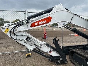 Excavadora usada en buen estado, modelo E60 Bobcat, de 5 a 6 toneladas, con cucharón y excavadora, también viene con garantía. - Product Image 3