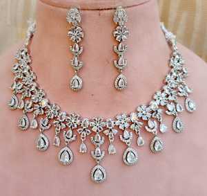 Conjunto de Collar con Circonitas Cúbicas con Corte de Estrella de Diseño Moderno y Calidad Premium para Mujer, Perfecto para Fiestas, Compromisos, Regalo, Estilo Minimalista - Product Image 3