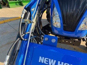 Tractor utilitario compacto New Hollandd Boomer 55 T4B - Product Image 6