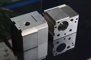 Prototipos rápidos Impresión 3D de metal de alta precisión con canales curvos dentro de piezas moldeadas de plástico - Product Image 3