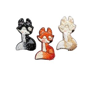 Broche personnalisée en cuivre en forme de pretzel, brodée à la main avec fils et perles, pour mariage et mode enfantine, vente en gros - Product Image 4