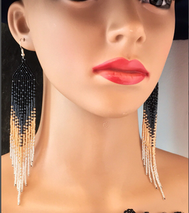 Pendientes Largos Hechos a Mano con Borlas y Flecos Mágicos - Dorados - Product Image 2