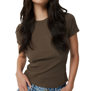 Camiseta Moderna y Elegante para Mujer, Diseñada para un Uso Cómodo, con una Forma Graciosa y una Presencia Atractiva - Product Image 1