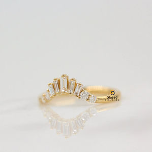 Baguette de oro amarillo macizo de 10K y banda de guata curva de diamante de moissanita de corte redondo en tamaño personalizado para mujer - Product Image 5