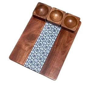 Plateau de service en résine en bois poli avec poignée Serveur de fête moderne Rectangle en bois d'acacia durable personnalisé - Product Image 4