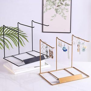 Meilleure vente de cintres en fer faits à la main avec un design vintage, parfaits pour la décoration intérieure rustique et les cadeaux pour les amateurs de mode - Product Image 6