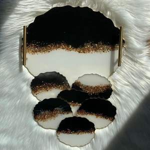 Plateau en résine fait main avec technique d'émail de couleur finition brillante luxueuse pour desserts apéritifs fruits décor de table élégant - Product Image 5