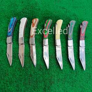 Cuchillo de bolsillo plegable multifuncional hecho a mano para supervivencia al aire libre con mango de madera Pakka personalizado y Funda de cuero gratis - Product Image 1