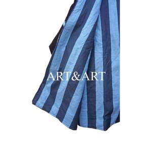 Chaqueta Acolchada Suzani Bordada a Mano de Terciopelo, Diseño Floral, 100% Algodón Tejido, Ecológica, para Otoño e Invierno - Product Image 5