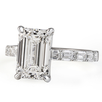 Anillo de Compromiso SHREYA DIAM con Diamante Cultivado en Laboratorio, Corte Esmeralda de 3.21 Quilates, Claridad VVS2, Certificado IGI, 2.8mm de Ancho, Bañado en Rodio