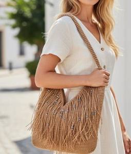 Sac fourre-tout en raphia au crochet : Sac de plage en paille tissé à la main avec franges et mauvais œil - Product Image 1