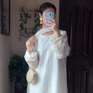 ชุดผ้าจอร์เจียปักด้วยกระดาษฟอยล์ใส่ทำงานและกางเกงทำงานและ dupatta แบบมีดีไซน์ที่กำลังมาแรง - Product Image 1