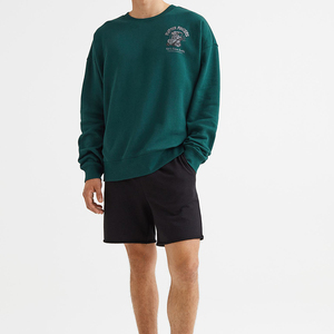 เสื้อสเวตเชิ้ตคอกลมผ้าฝ้ายแท้ 100% สไตล์วินเทจสำหรับผู้ชาย พิมพ์ลายโลโก้ ดีไซน์เรียบง่าย เหมาะสำหรับเสื้อผ้าฤดูหนาว ขายส่งแบบ ODM - Product Image 3