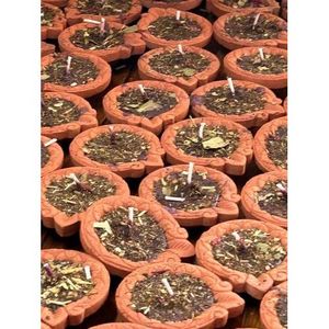 Vela Diya de Cera de Abeja Herbal Hecha a Mano con Energía Positiva - Product Image 6