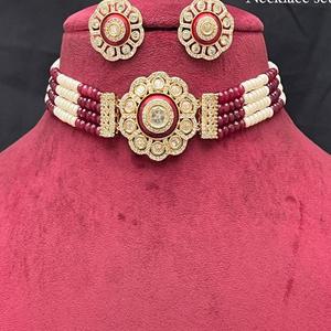 Collier ras du cou classique Kundan plaqué or nouveau style élégant de créateur avec boucles d'oreilles pour les mariages de femmes fêtes fiançailles - Product Image 2