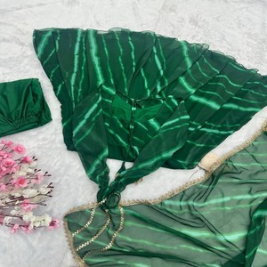 Traje Anarkali VASTRA COTTAGE de Georgette Puro Estampado con Falda Amplia, Borde de Encaje de Diseño y Dupatta y Pantalón con Estampado Digital - Product Image 3