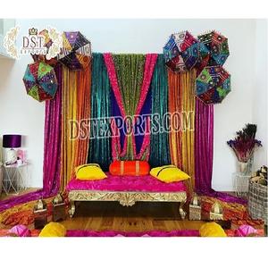 การตกแต่งแบบแต่งตัวที่มีเสน่ห์สำหรับการติดตั้ง Sangeet ฉากหลังที่สวยงามสำหรับฉาก Sangeet ผ้าม่านฉากหลังสีสันสดใส - Product Image 1