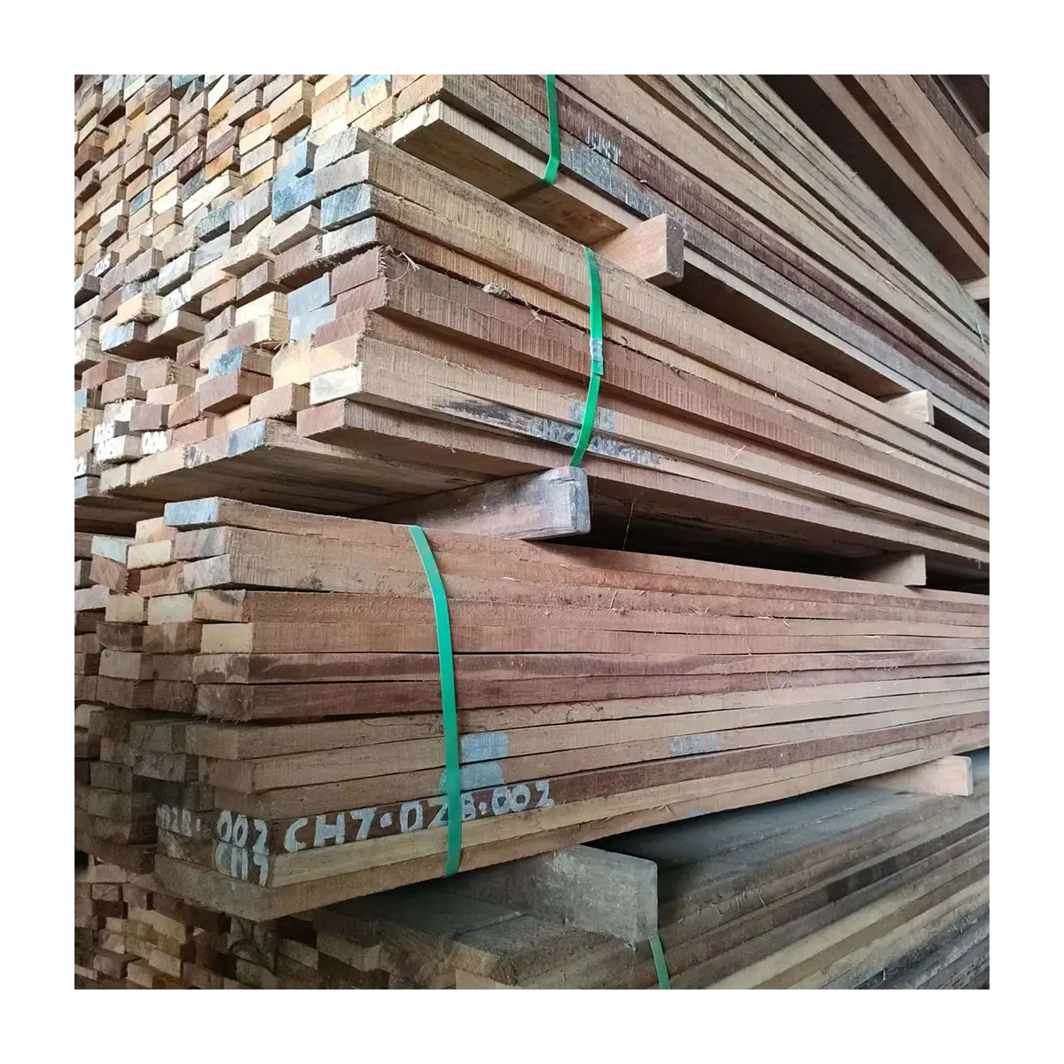 Malasia Producto líder de madera dura mixta Calidad superior Hecho a medida para la construcción Diseños tradicionales de madera Edificios de oficinas