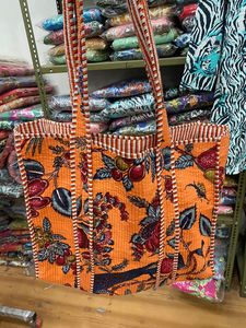 Bolso de mano acolchado a mano con múltiples retazos, bolso de compras hermoso para mujer, bolso de playa Kantha de algodón hecho a mano - Product Image 5