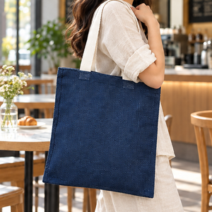 Sac fourre-tout en jute bleu marine 14,5 x 16,5 pouces avec poignées crème, sac plat, logo personnalisé, vente en gros - Product Image 5